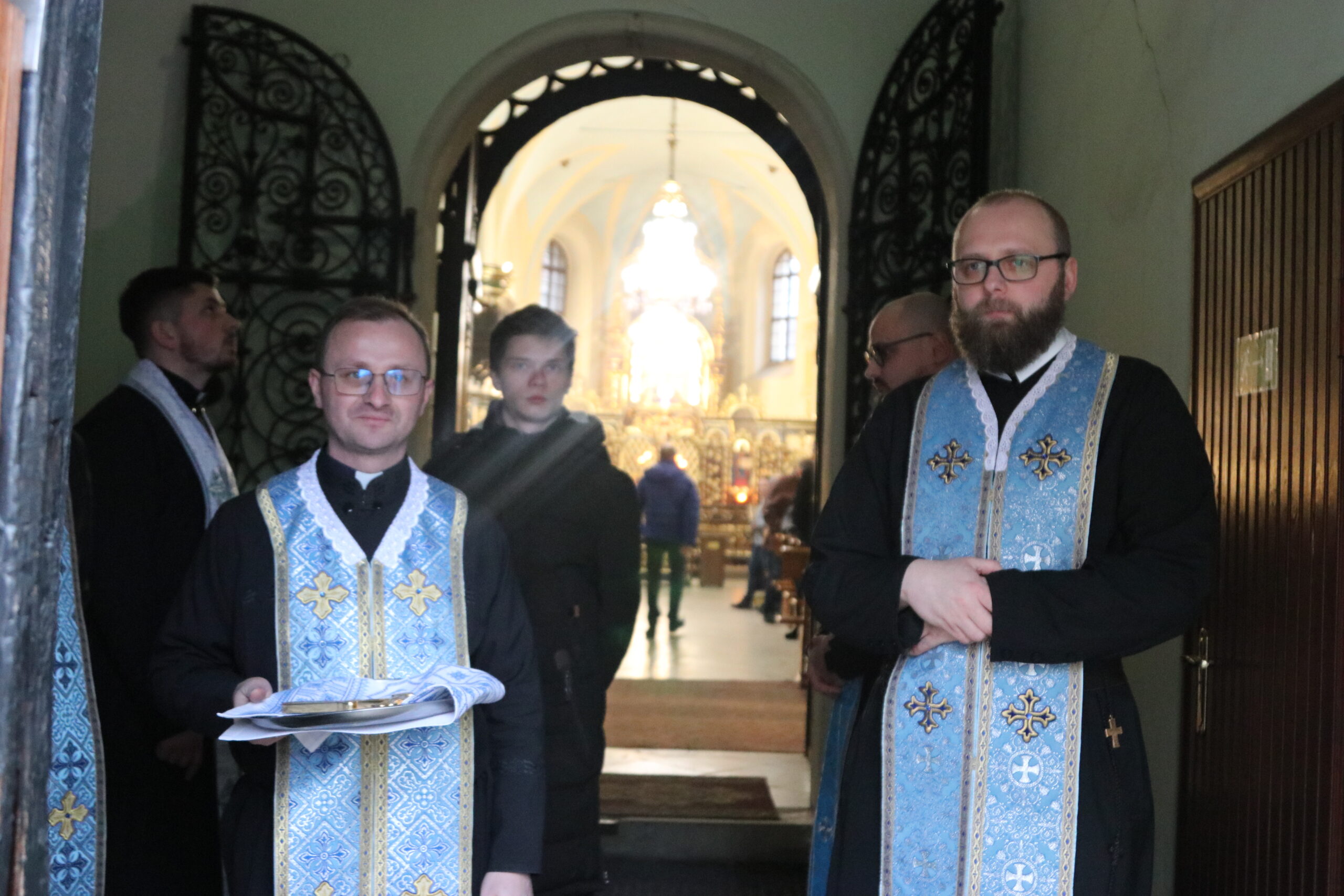 «Сироти вимолили його для себе»: Храм Матері Божої Неустанної Помочі у Львові передали в душпастирську опіку місії «Центр Опіки Сиріт» «Сироти вимолили його для себе»: Храм Матері Божої Неустанної Помочі у Львові передали в душпастирську опіку місії «Центр Опіки Сиріт»