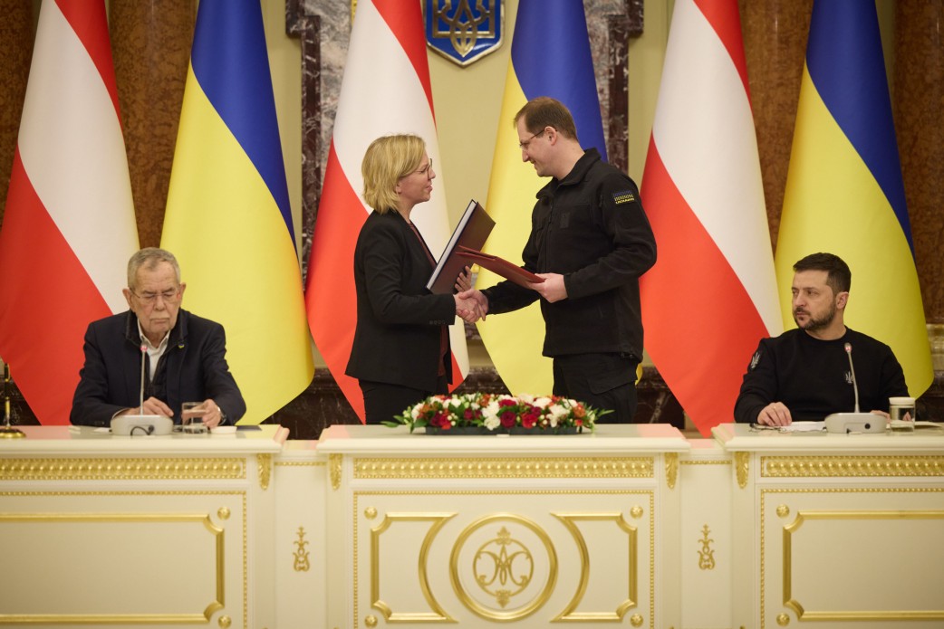 У межах зустрічі президентів України та Австрії у Києві підписано низку документів у сферах енергетики та захисту довкілля У межах зустрічі президентів України та Австрії у Києві підписано низку документів у сферах енергетики та захисту довкілля