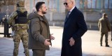 Володимир Зеленський і Джозеф Байден відкрили на Алеї сміливості іменну табличку, присвячену Президенту США Володимир Зеленський і Джозеф Байден відкрили на Алеї сміливості іменну табличку, присвячену Президенту США