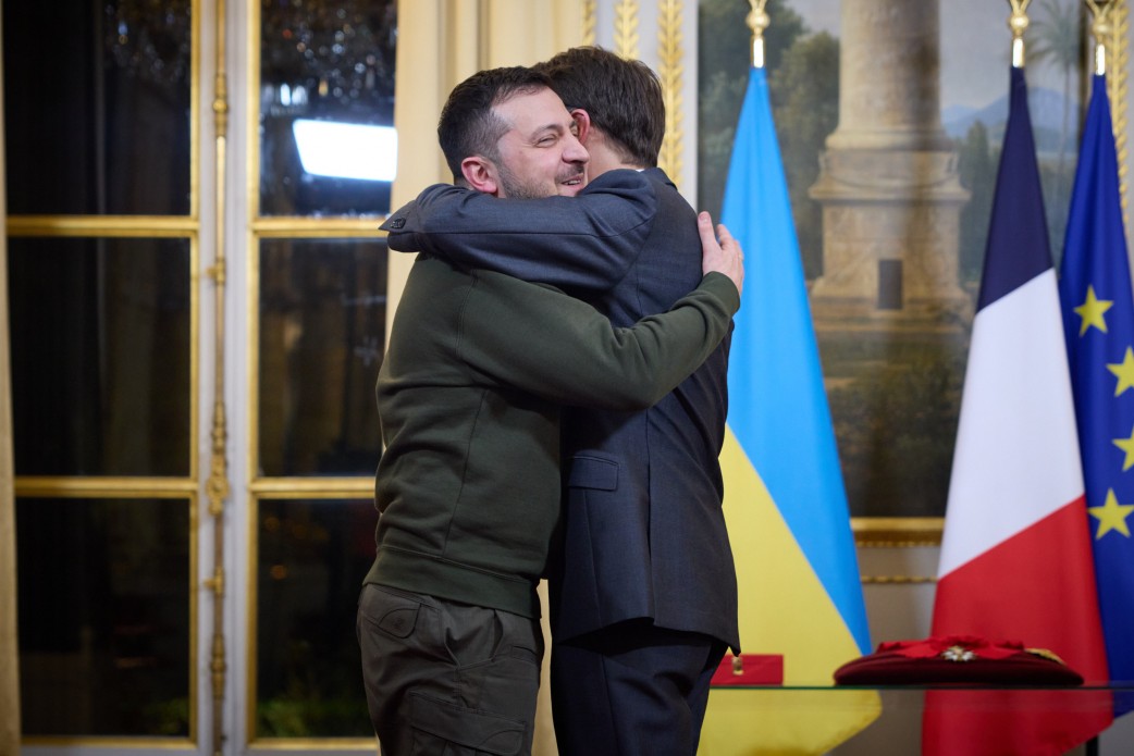 Володимир Зеленський у Парижі провів зустріч з Еммануелем Макроном та Олафом Шольцом Володимир Зеленський у Парижі провів зустріч з Еммануелем Макроном та Олафом Шольцом
