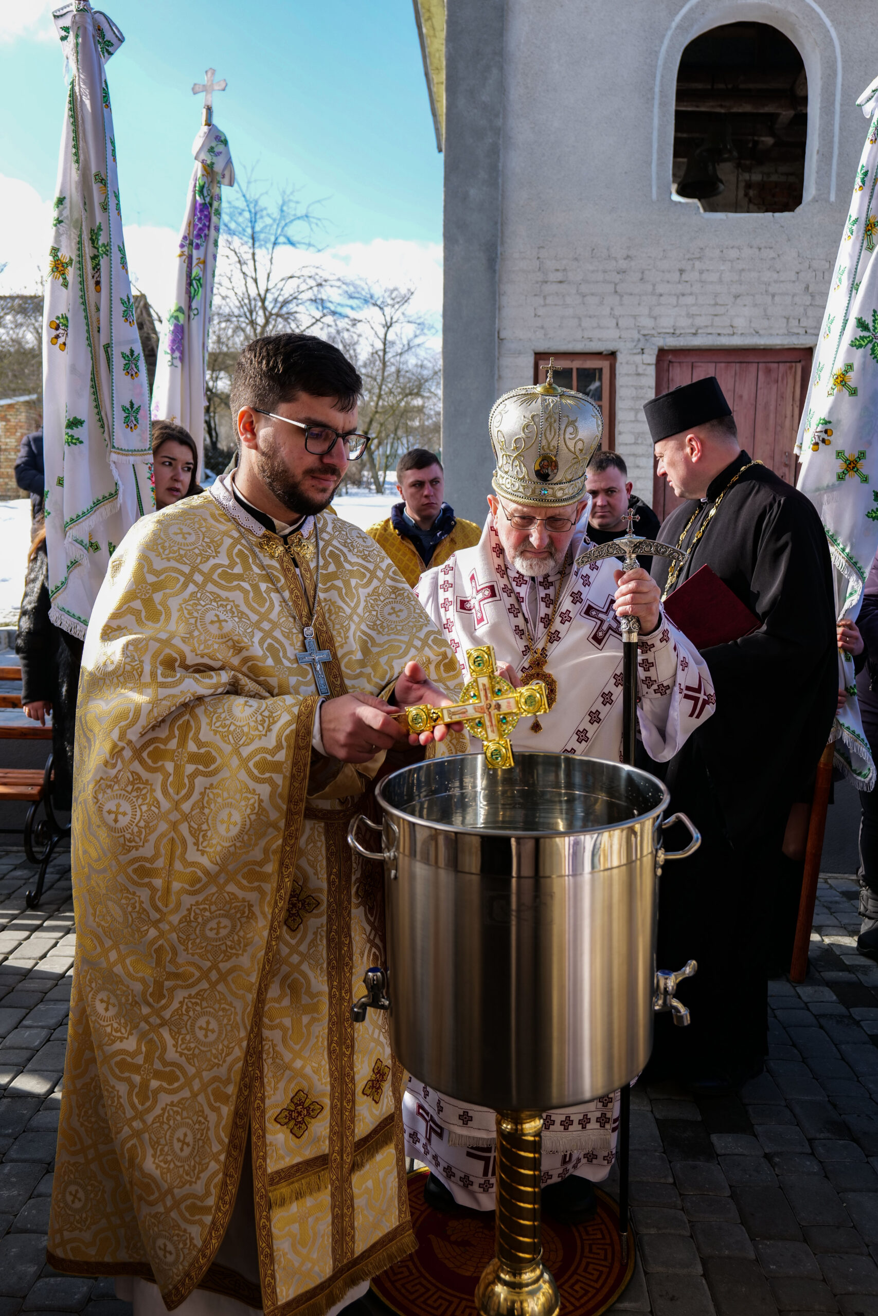 Вперше з часів освячення храму Святої Трійці у селі Гологори, що на Золочівщині, з душпастирським візитом парафію відвідав Митрополит Вперше з часів освячення храму Святої Трійці у селі Гологори, що на Золочівщині, з душпастирським візитом парафію відвідав Митрополит