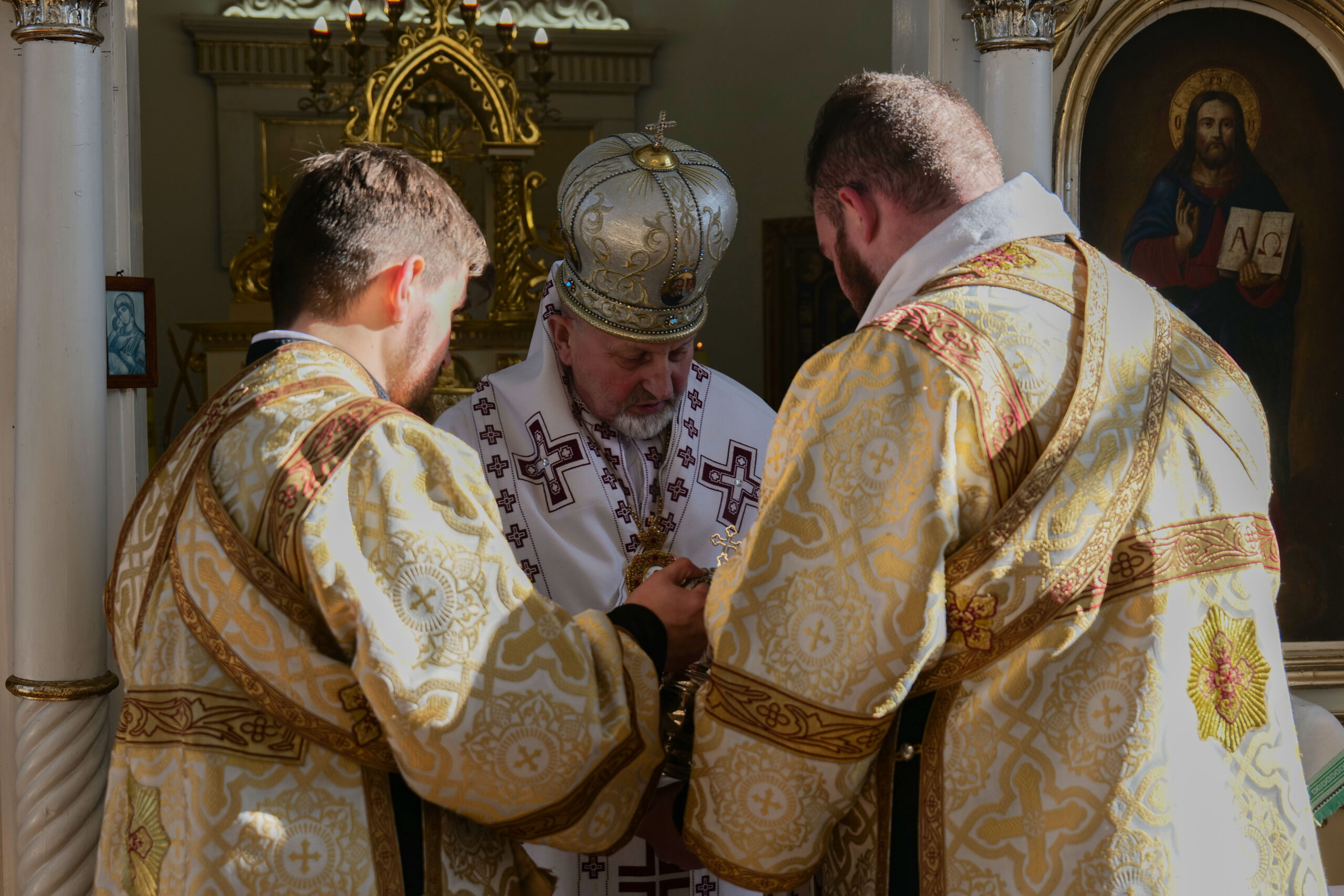 Вперше з часів освячення храму Святої Трійці у селі Гологори, що на Золочівщині, з душпастирським візитом парафію відвідав Митрополит Вперше з часів освячення храму Святої Трійці у селі Гологори, що на Золочівщині, з душпастирським візитом парафію відвідав Митрополит