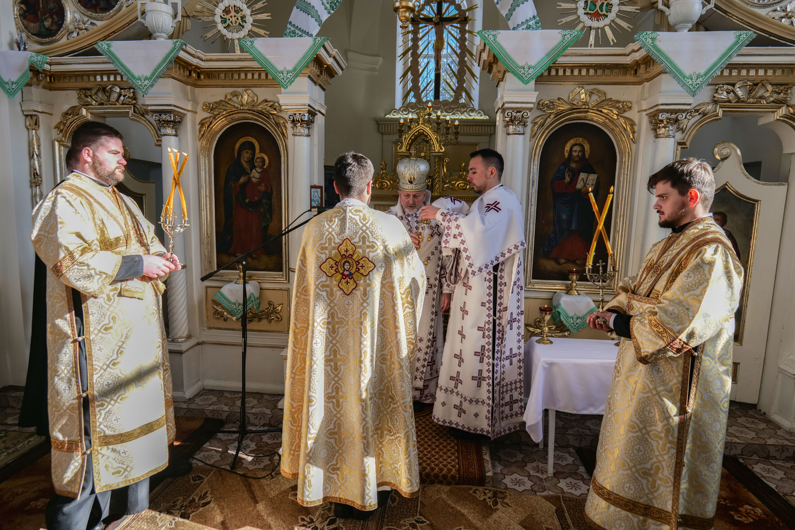 Вперше з часів освячення храму Святої Трійці у селі Гологори, що на Золочівщині, з душпастирським візитом парафію відвідав Митрополит Вперше з часів освячення храму Святої Трійці у селі Гологори, що на Золочівщині, з душпастирським візитом парафію відвідав Митрополит