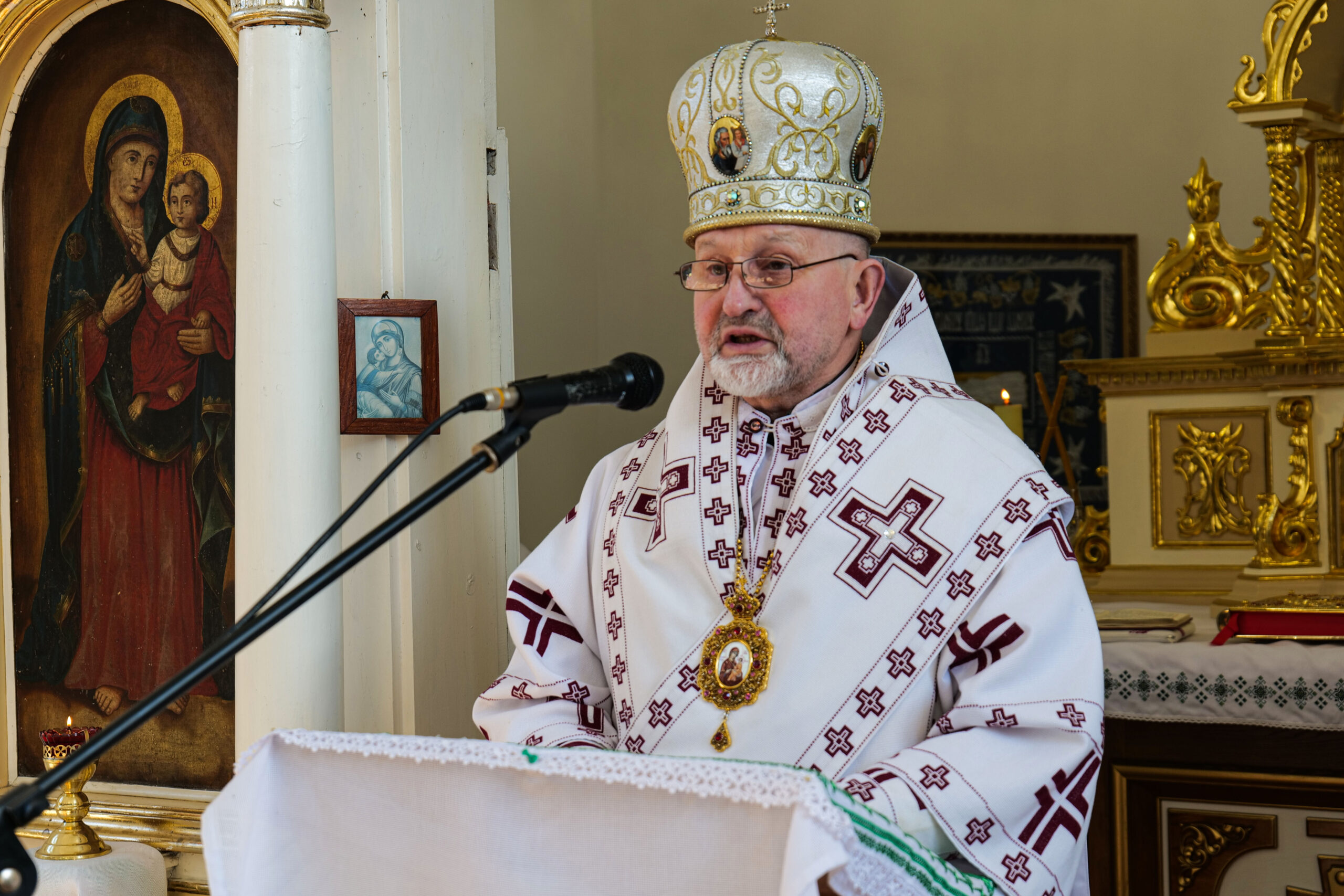 Вперше з часів освячення храму Святої Трійці у селі Гологори, що на Золочівщині, з душпастирським візитом парафію відвідав Митрополит Вперше з часів освячення храму Святої Трійці у селі Гологори, що на Золочівщині, з душпастирським візитом парафію відвідав Митрополит