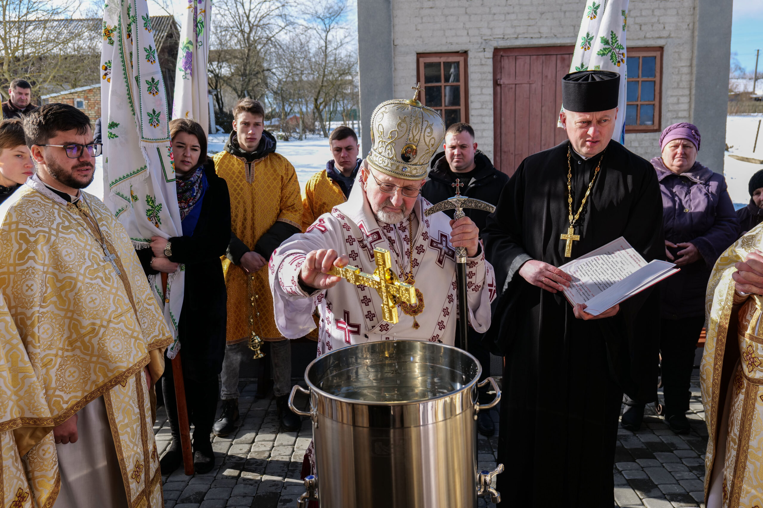 Вперше з часів освячення храму Святої Трійці у селі Гологори, що на Золочівщині, з душпастирським візитом парафію відвідав Митрополит Вперше з часів освячення храму Святої Трійці у селі Гологори, що на Золочівщині, з душпастирським візитом парафію відвідав Митрополит