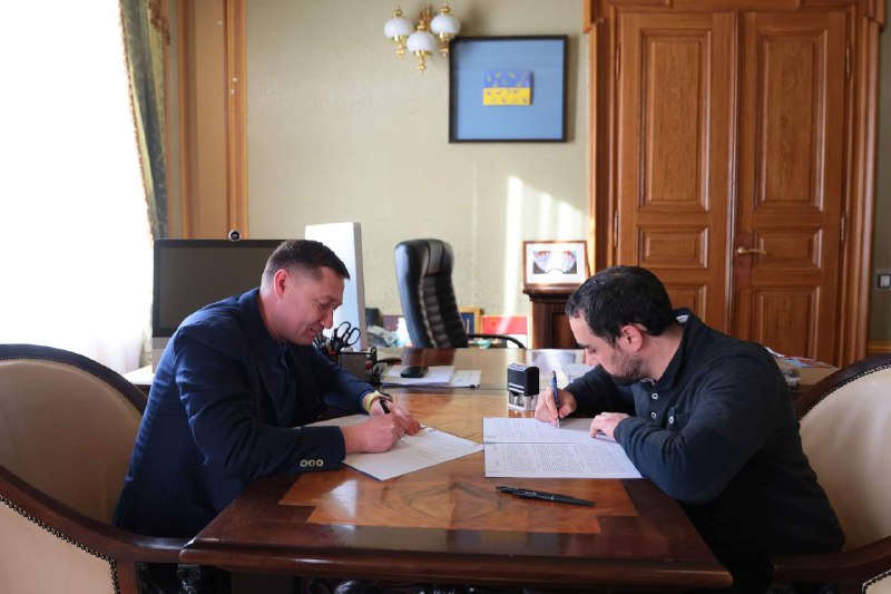 Львівська ОВА та філія французької неурядової гуманітарної організації Solidarités International в Україні підписали Меморандум про співпрацю. Львівська ОВА та філія французької неурядової гуманітарної організації Solidarités International в Україні підписали Меморандум про співпрацю.