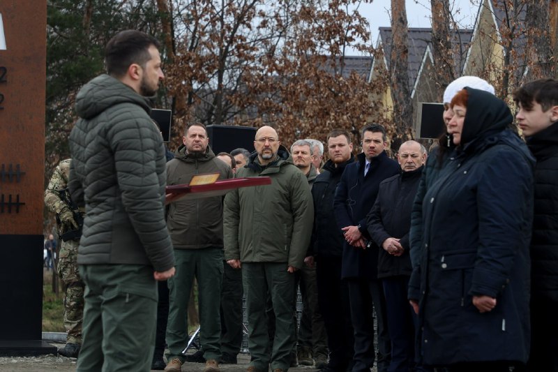 Рік тому наші воїни звільнили Бучу. Кадри зі звільненого міста шокували весь світ.
Біль Рік тому наші воїни звільнили Бучу. Кадри зі звільненого міста шокували весь світ.
Біль