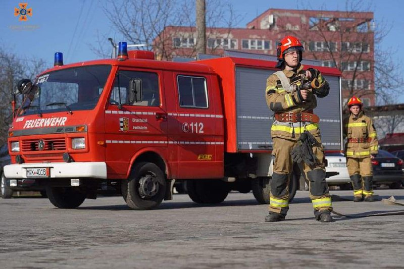 ➕ ще одна машина до автопарку закарпатських рятувальників
🚒Цього разу транспортний засіб приїхав в Україну... ➕ ще одна машина до автопарку закарпатських рятувальників
🚒Цього разу транспортний засіб приїхав в Україну...