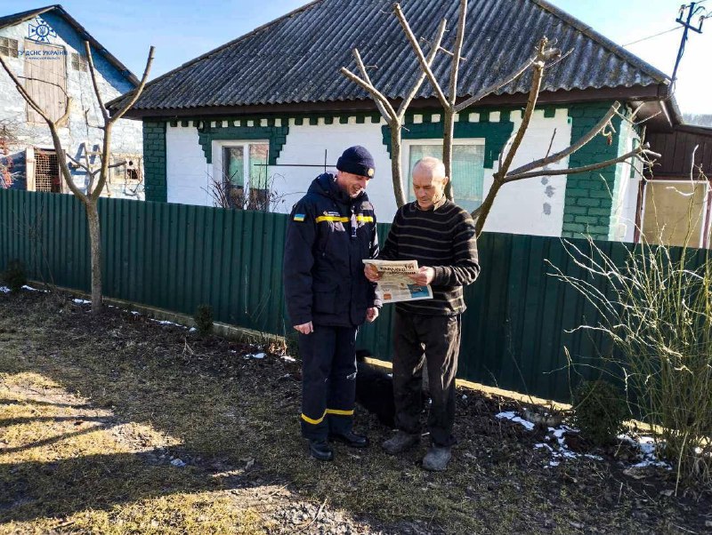 «Палаючі новини»🔥— рятувальники здійснюють інформаційно-роз`яснювальну роботу серед людей похилого віку «Палаючі новини»🔥— рятувальники здійснюють інформаційно-роз`яснювальну роботу серед людей похилого віку