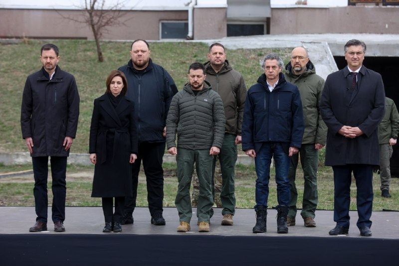 Рік тому наші воїни звільнили Бучу. Кадри зі звільненого міста шокували весь світ.
Біль Рік тому наші воїни звільнили Бучу. Кадри зі звільненого міста шокували весь світ.
Біль
