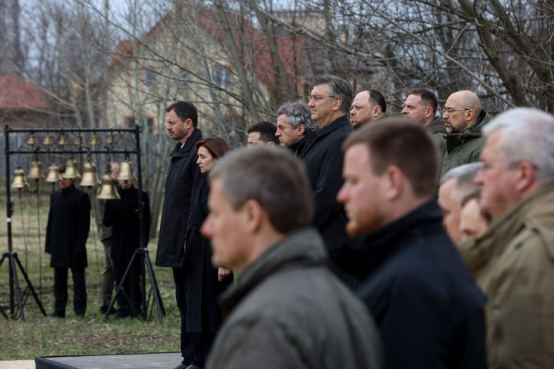 Рік тому наші воїни звільнили Бучу. Кадри зі звільненого міста шокували весь світ.
Біль Рік тому наші воїни звільнили Бучу. Кадри зі звільненого міста шокували весь світ.
Біль