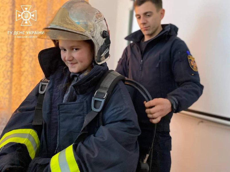 Уроки безпеки для дітлахів від рятувальників та поліцейських ⤵️
⏺Учні молодших класів Михайлопільської... Уроки безпеки для дітлахів від рятувальників та поліцейських ⤵️
⏺Учні молодших класів Михайлопільської...