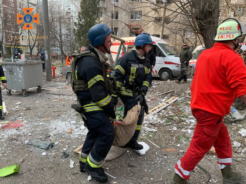 Оперативна інформація щодо ліквідації наслідків обстрілу у Запоріжжі ↘️
⏺22 березня ворог завдав масованих ракетних ударів по Запоріжжю Оперативна інформація щодо ліквідації наслідків обстрілу у Запоріжжі ↘️
⏺22 березня ворог завдав масованих ракетних ударів по Запоріжжю