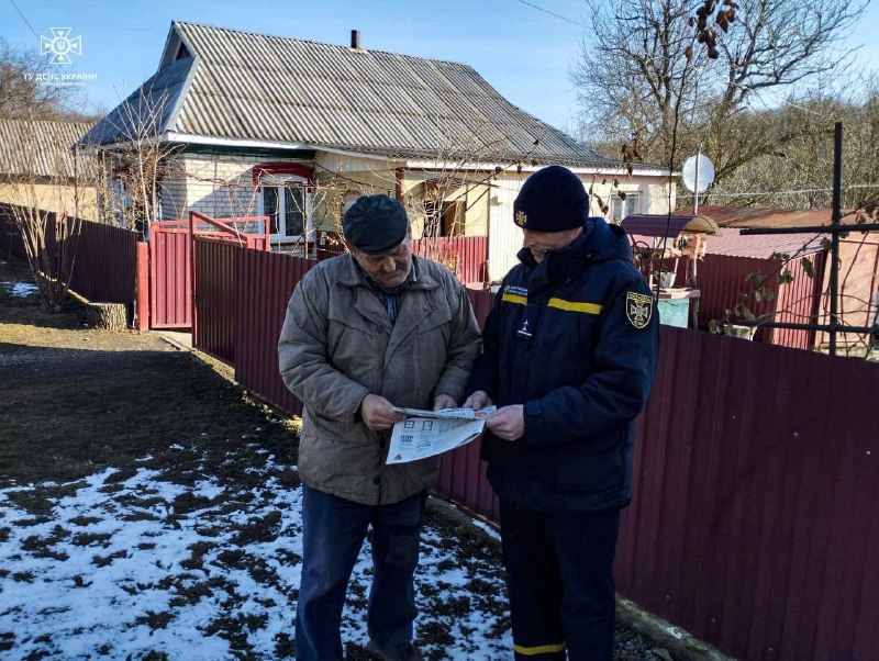 «Палаючі новини»🔥— рятувальники здійснюють інформаційно-роз`яснювальну роботу серед людей похилого віку «Палаючі новини»🔥— рятувальники здійснюють інформаційно-роз`яснювальну роботу серед людей похилого віку