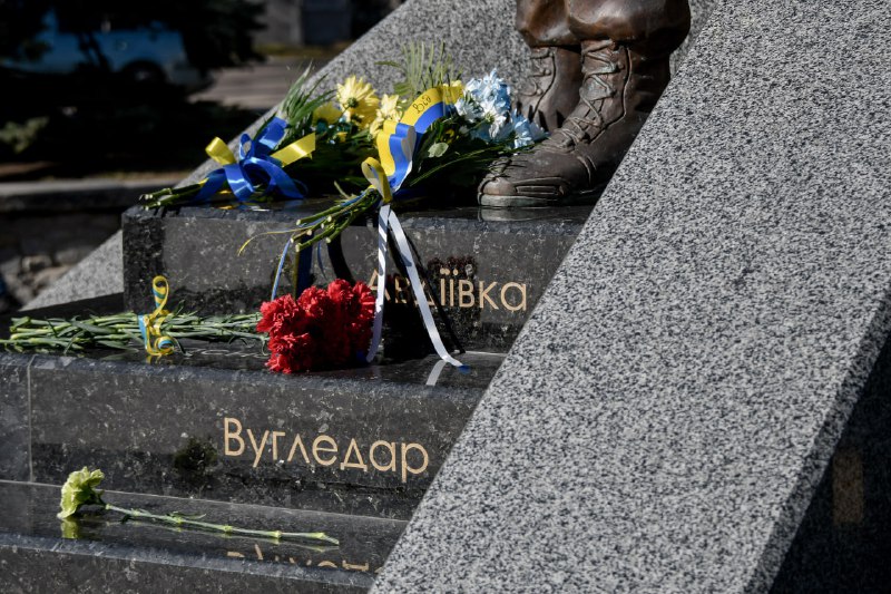 Сьогодні ми вшановуємо справжніх захисників, героїв нашої країни, уособлення нашого вільного духу, щирої самопожертви та відчайдушної відваги Сьогодні ми вшановуємо справжніх захисників, героїв нашої країни, уособлення нашого вільного духу, щирої самопожертви та відчайдушної відваги