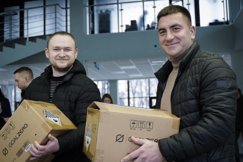 12 громад Полтавщини отримали від міжнародних партнерів зарядні станції. Закупили й доставили обладнання в межах проєкту Програми розвитку ООН 12 громад Полтавщини отримали від міжнародних партнерів зарядні станції. Закупили й доставили обладнання в межах проєкту Програми розвитку ООН