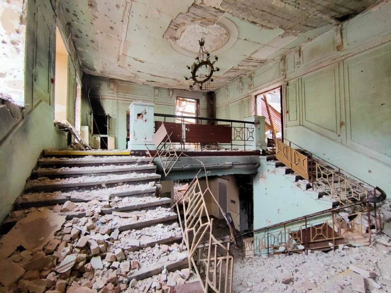 😞У чотирьох палацах культури Маріуполя переховувалися тисячі мирних людей 😞У чотирьох палацах культури Маріуполя переховувалися тисячі мирних людей