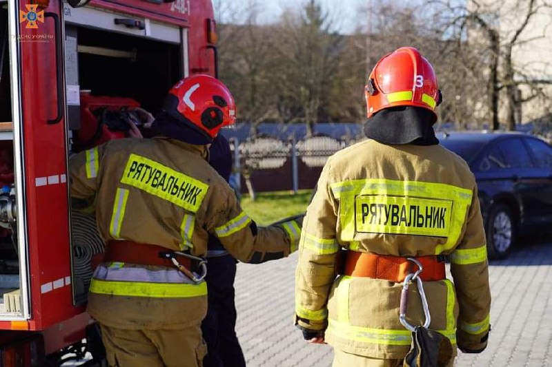 ➕ ще одна машина до автопарку закарпатських рятувальників
🚒Цього разу транспортний засіб приїхав в Україну... ➕ ще одна машина до автопарку закарпатських рятувальників
🚒Цього разу транспортний засіб приїхав в Україну...