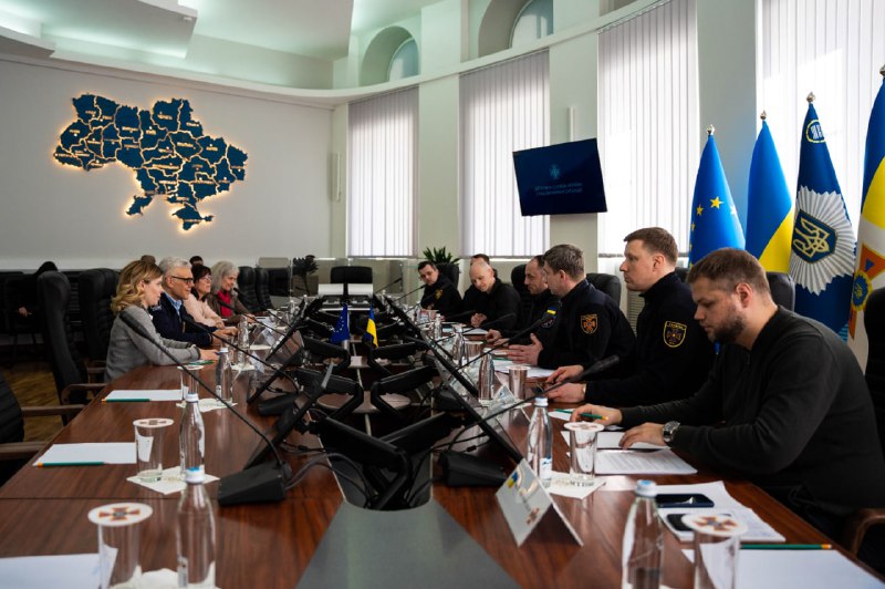 В ДСНС відбулася зустріч з Генеральним Директоратом Європейської Комісії з питань гуманітарної допомоги та цивільного захисту населення (ECHO) В ДСНС відбулася зустріч з Генеральним Директоратом Європейської Комісії з питань гуманітарної допомоги та цивільного захисту населення (ECHO)