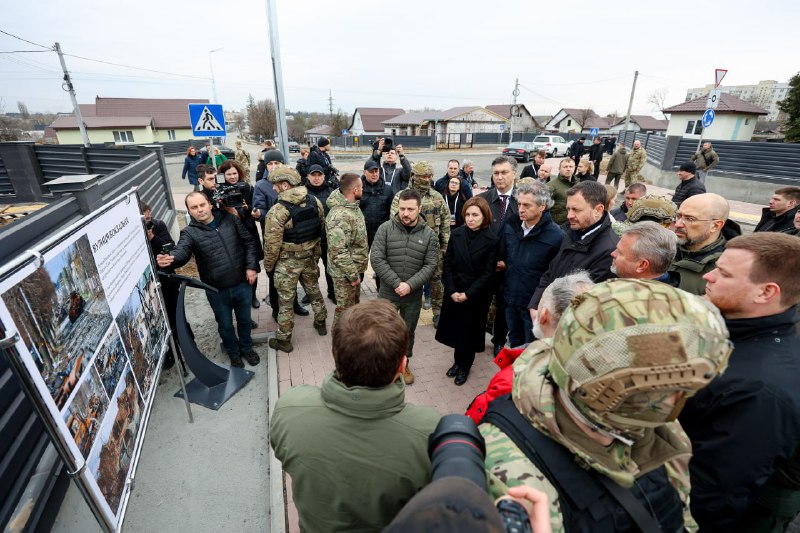 Рік тому наші воїни звільнили Бучу. Кадри зі звільненого міста шокували весь світ.
Біль Рік тому наші воїни звільнили Бучу. Кадри зі звільненого міста шокували весь світ.
Біль