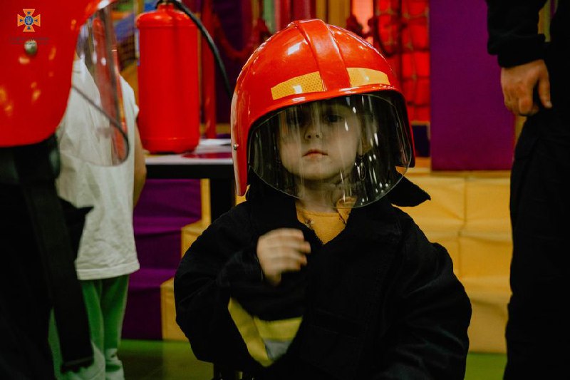 Будь в безпеці з ДСНС!🧑🚒
⏺ 1 березня на майданчику дитячого розважального центру у Тернополі було гамірно та пізнавально Будь в безпеці з ДСНС!🧑🚒
⏺ 1 березня на майданчику дитячого розважального центру у Тернополі було гамірно та пізнавально