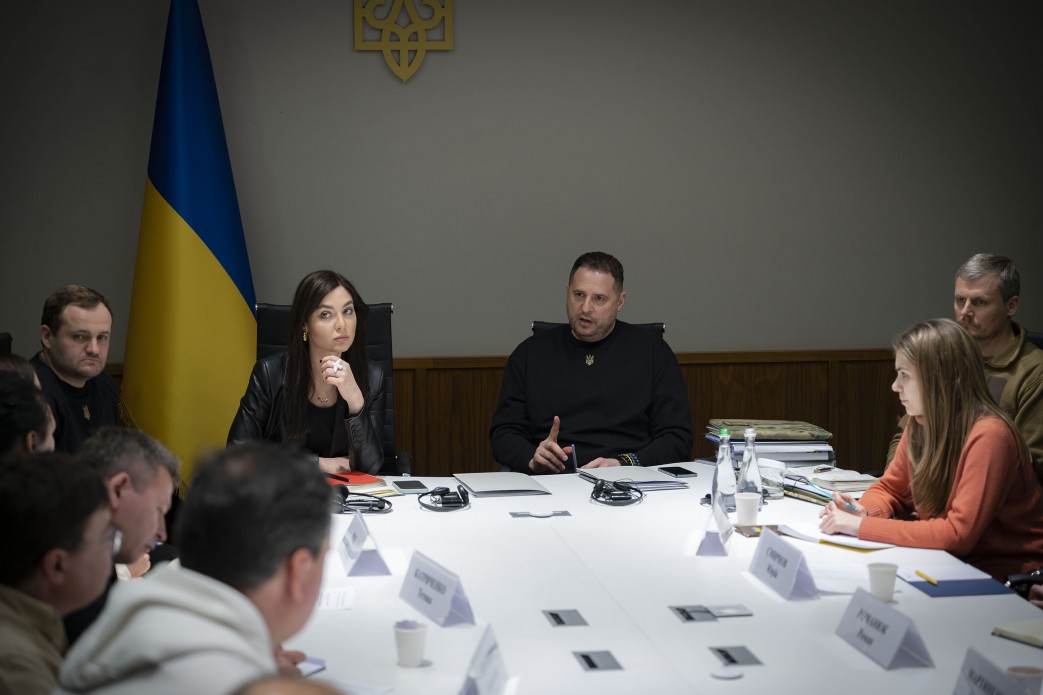 Андрій Єрмак обговорив із представниками українських та міжнародних ЗМІ низку актуальних питань Андрій Єрмак обговорив із представниками українських та міжнародних ЗМІ низку актуальних питань