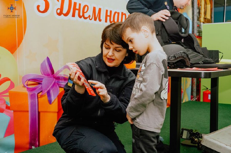 Будь в безпеці з ДСНС!🧑🚒
⏺ 1 березня на майданчику дитячого розважального центру у Тернополі було гамірно та пізнавально Будь в безпеці з ДСНС!🧑🚒
⏺ 1 березня на майданчику дитячого розважального центру у Тернополі було гамірно та пізнавально