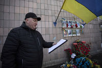 Блаженніший Святослав у&nbsp;Бучі з&nbsp;родичами загиблих на&nbsp;вул. Яблунській, 144 помолився за&nbsp;жертв російської агресії