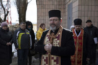 Блаженніший Святослав у&nbsp;Бучі з&nbsp;родичами загиблих на&nbsp;вул. Яблунській, 144 помолився за&nbsp;жертв російської агресії
