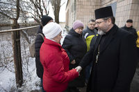 Блаженніший Святослав у&nbsp;Бучі з&nbsp;родичами загиблих на&nbsp;вул. Яблунській, 144 помолився за&nbsp;жертв російської агресії