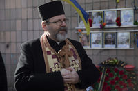 Блаженніший Святослав у&nbsp;Бучі з&nbsp;родичами загиблих на&nbsp;вул. Яблунській, 144 помолився за&nbsp;жертв російської агресії