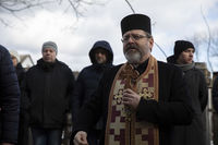 Блаженніший Святослав у&nbsp;Бучі з&nbsp;родичами загиблих на&nbsp;вул. Яблунській, 144 помолився за&nbsp;жертв російської агресії