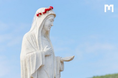 Богородиця з Меджугор'я: "Моліться зі Мною, щоб здійснилось те, що Я почала у Фатімі й тут" Богородиця з Меджугор'я: "Моліться зі Мною, щоб здійснилось те, що Я почала у Фатімі й тут"