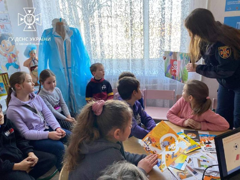 Уроки безпеки для дітлахів від рятувальників та поліцейських ⤵️
⏺Учні молодших класів Михайлопільської... Уроки безпеки для дітлахів від рятувальників та поліцейських ⤵️
⏺Учні молодших класів Михайлопільської...
