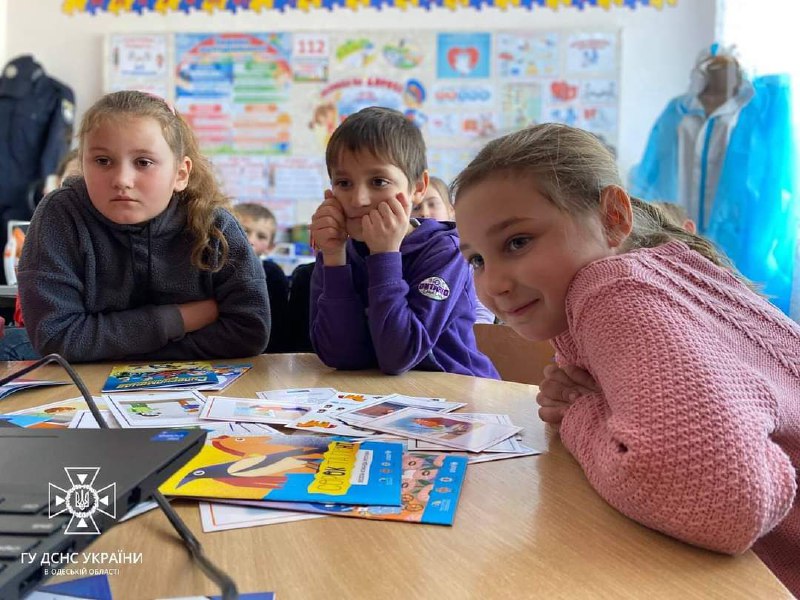Уроки безпеки для дітлахів від рятувальників та поліцейських ⤵️
⏺Учні молодших класів Михайлопільської... Уроки безпеки для дітлахів від рятувальників та поліцейських ⤵️
⏺Учні молодших класів Михайлопільської...