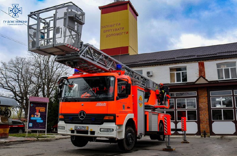 Технічне підсилення для рятувальників Черкащини
🚒З Німеччини до Звенигородки Черкаської області передали пожежне авто із телескопічною драбиною Технічне підсилення для рятувальників Черкащини
🚒З Німеччини до Звенигородки Черкаської області передали пожежне авто із телескопічною драбиною