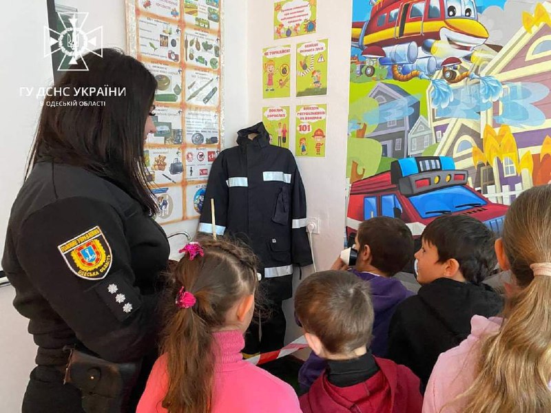Уроки безпеки для дітлахів від рятувальників та поліцейських ⤵️
⏺Учні молодших класів Михайлопільської... Уроки безпеки для дітлахів від рятувальників та поліцейських ⤵️
⏺Учні молодших класів Михайлопільської...