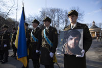 Героя України Дмитра Коцюбайла «Да Вінчі» похоронили на Аскольдовій могилі в Києві Героя України Дмитра Коцюбайла «Да Вінчі» похоронили на Аскольдовій могилі в Києві