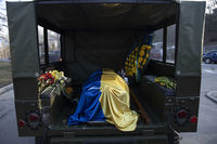 Героя України Дмитра Коцюбайла «Да Вінчі» похоронили на Аскольдовій могилі в Києві Героя України Дмитра Коцюбайла «Да Вінчі» похоронили на Аскольдовій могилі в Києві