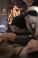 Героя України Дмитра Коцюбайла «Да Вінчі» похоронили на Аскольдовій могилі в Києві Героя України Дмитра Коцюбайла «Да Вінчі» похоронили на Аскольдовій могилі в Києві