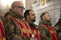 Героя України Дмитра Коцюбайла «Да Вінчі» похоронили на Аскольдовій могилі в Києві Героя України Дмитра Коцюбайла «Да Вінчі» похоронили на Аскольдовій могилі в Києві