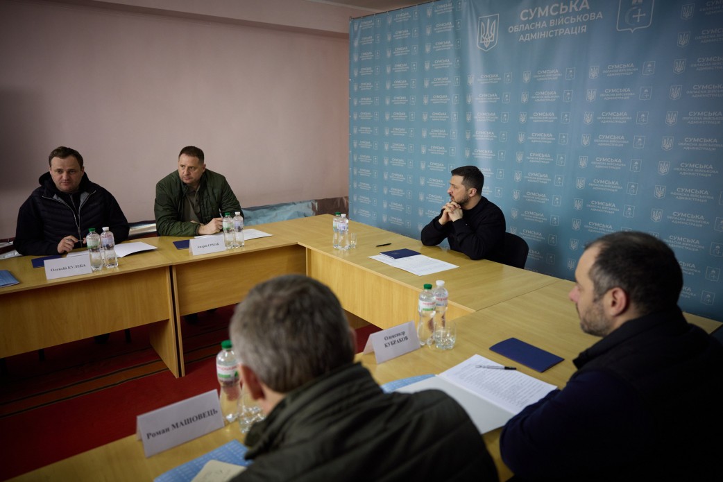 Глава держави провів координаційну нараду щодо безпекової ситуації та облаштування й охорони державного кордону на Сумщині Глава держави провів координаційну нараду щодо безпекової ситуації та облаштування й охорони державного кордону на Сумщині