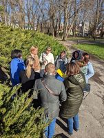 Незламні та&nbsp;креативні: студенти УКУ після повідомлення про замінування продовжили навчання просто неба