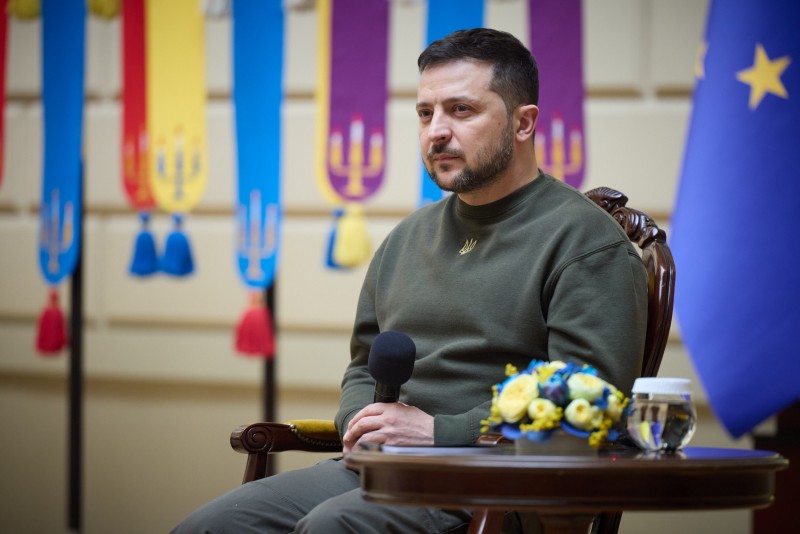 Освіта в Україні має стати більш сучасною – Володимир Зеленський і Роберта Мецола поспілкувалися зі студентами Львівщини Освіта в Україні має стати більш сучасною – Володимир Зеленський і Роберта Мецола поспілкувалися зі студентами Львівщини
