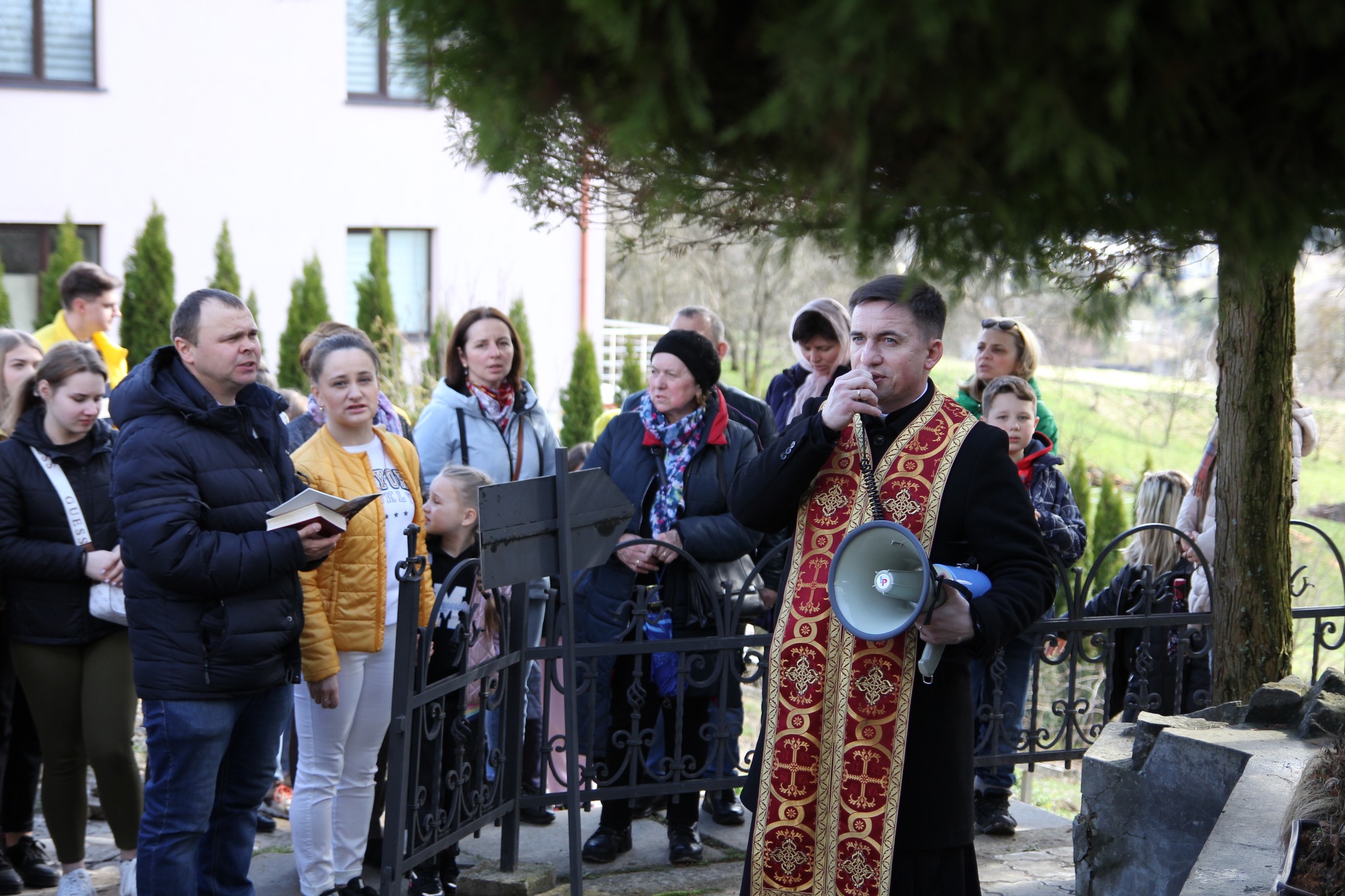 Парафіяльна спільнота храму мучениць Віри, Надії, Любові та їх матері Софії молилися у Страдчі за перемогу та мир в Україні Парафіяльна спільнота храму мучениць Віри, Надії, Любові та їх матері Софії молилися у Страдчі за перемогу та мир в Україні