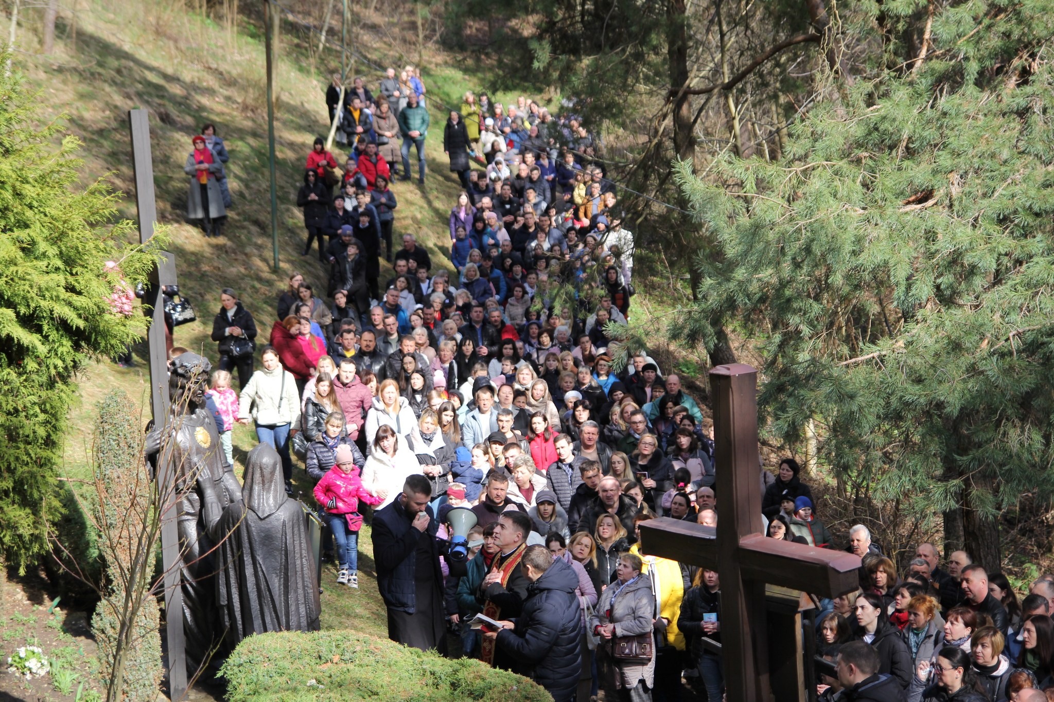 Парафіяльна спільнота храму мучениць Віри, Надії, Любові та їх матері Софії молилися у Страдчі за перемогу та мир в Україні Парафіяльна спільнота храму мучениць Віри, Надії, Любові та їх матері Софії молилися у Страдчі за перемогу та мир в Україні