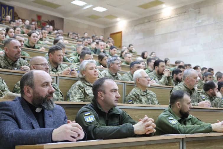 Перші українські капелани проходять навчання та військову підготовку Перші українські капелани проходять навчання та військову підготовку