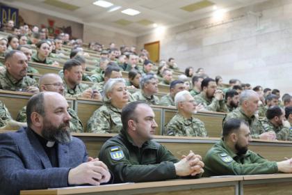 Перші українські капелани проходять навчання та військову підготовку Перші українські капелани проходять навчання та військову підготовку