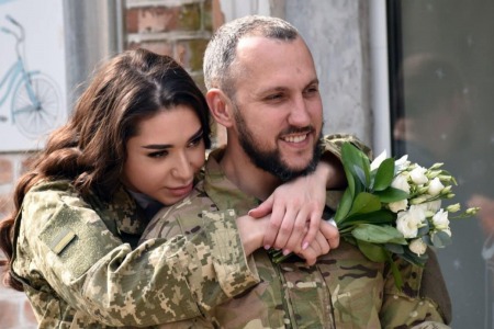 "Під час війни люди усвідомлюють цінність життя і стосунків, цінність якісного кохання про яке пише Біблія" "Під час війни люди усвідомлюють цінність життя і стосунків, цінність якісного кохання про яке пише Біблія"