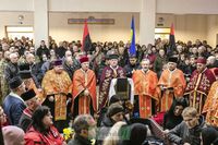 Похоронні богослужіння за&nbsp;полеглим Героєм України Дмитром Коцюбайлом (&laquo;Да&nbsp;Вінчі&raquo;) на&nbsp;Івано-Франківщині очолив владика Микола Семенишин